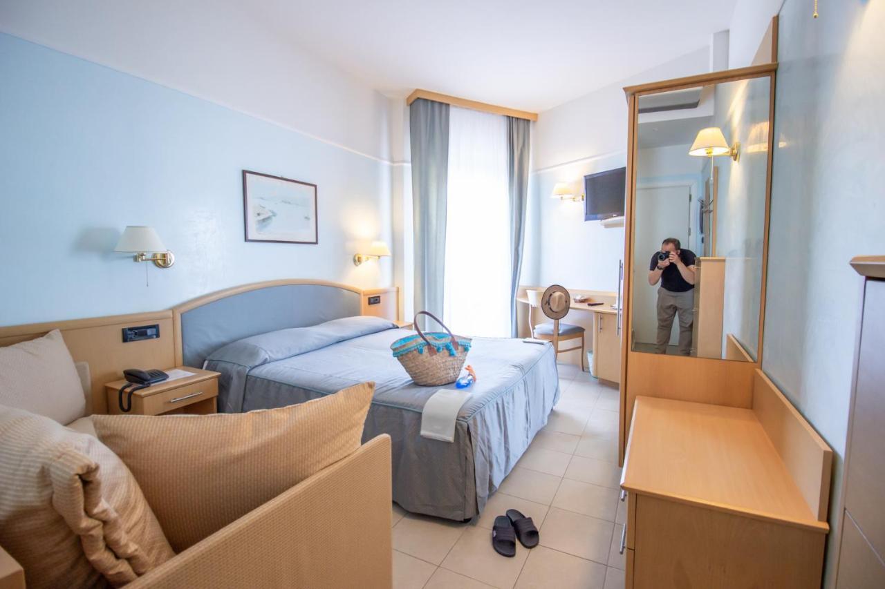 Hotel Universo Lido di Jesolo Exterior photo