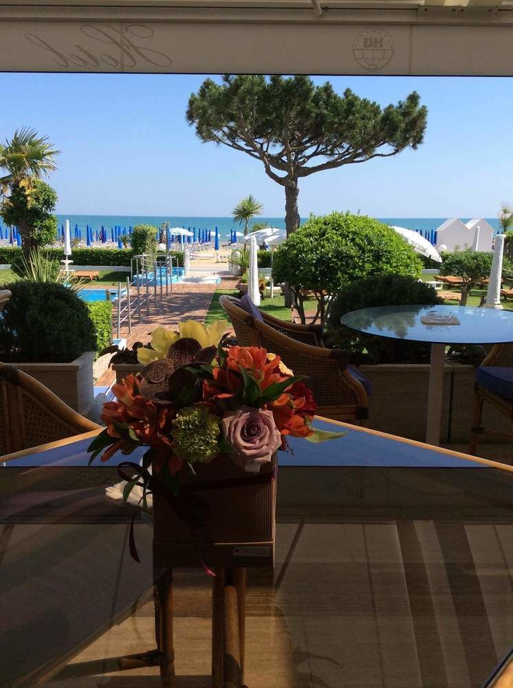 Hotel Universo Lido di Jesolo Exterior photo