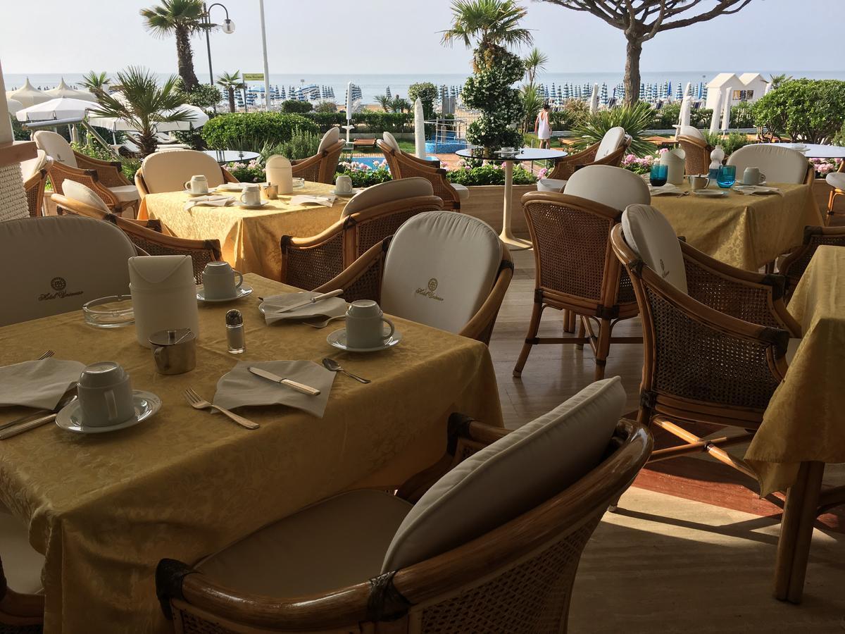 Hotel Universo Lido di Jesolo Exterior photo