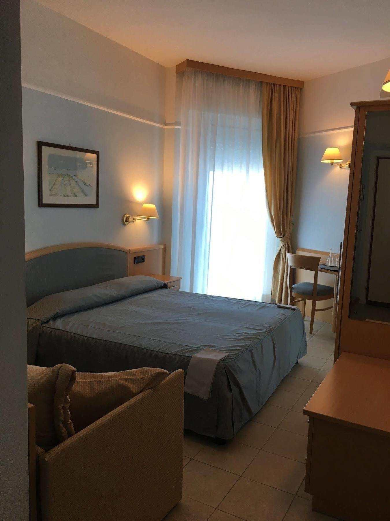 Hotel Universo Lido di Jesolo Exterior photo